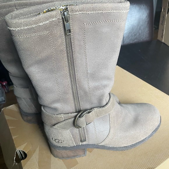 Ugg boot - Picture 3 of 7